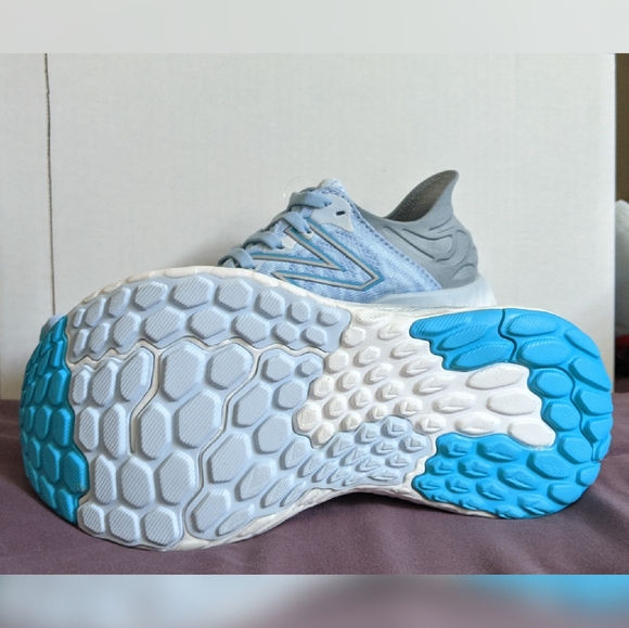 New Balance athletic shoes - Picture 2 of 3